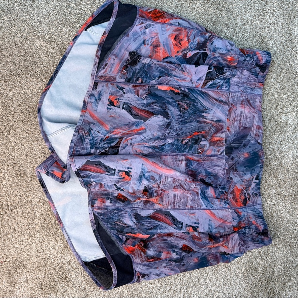 Lululemon Women’s Hotty Hot Shorts 4” Inseam High Rise Size 8